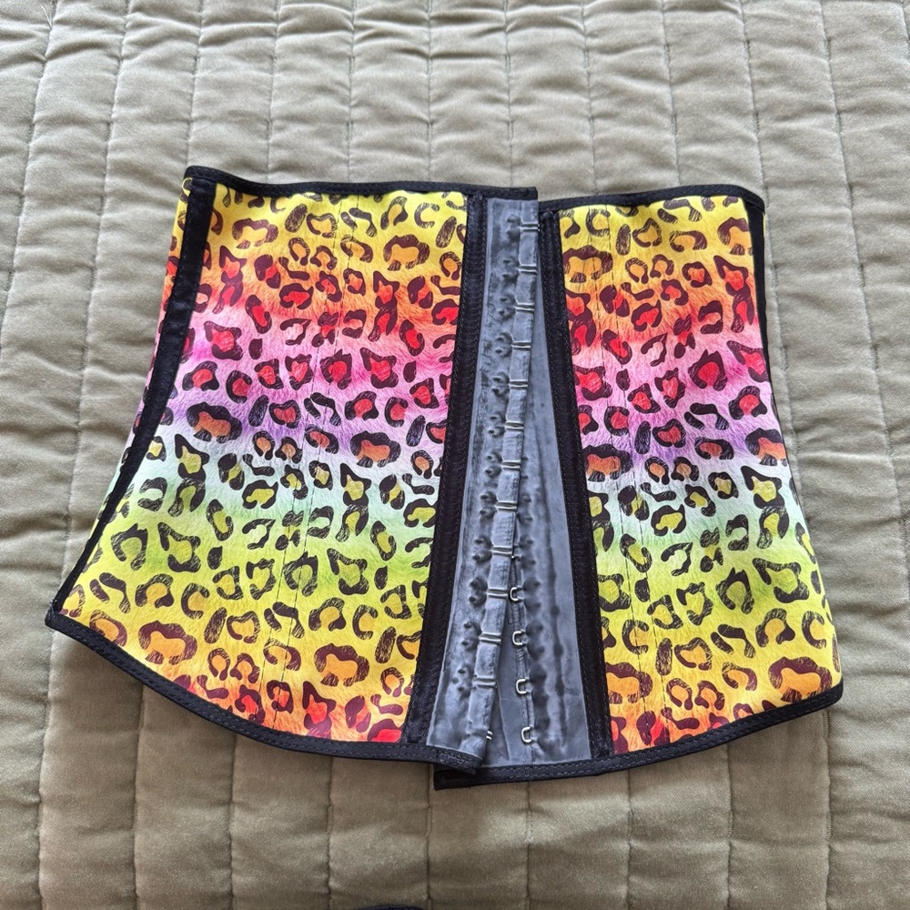 Ann Chery leopard rainbow Waist Trainer
